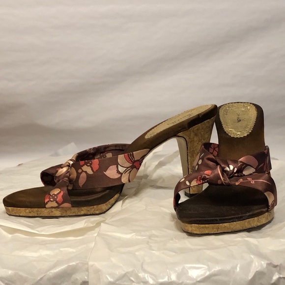 ✨🤎BEAUTIFUL brown & pink satin strap high heels✨ - Picture 4 of 4